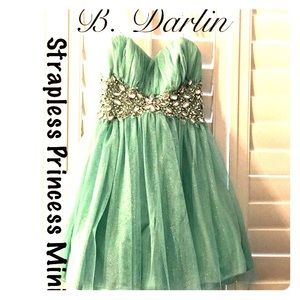 👗Strapless jeweled-waist party dress size 7/8